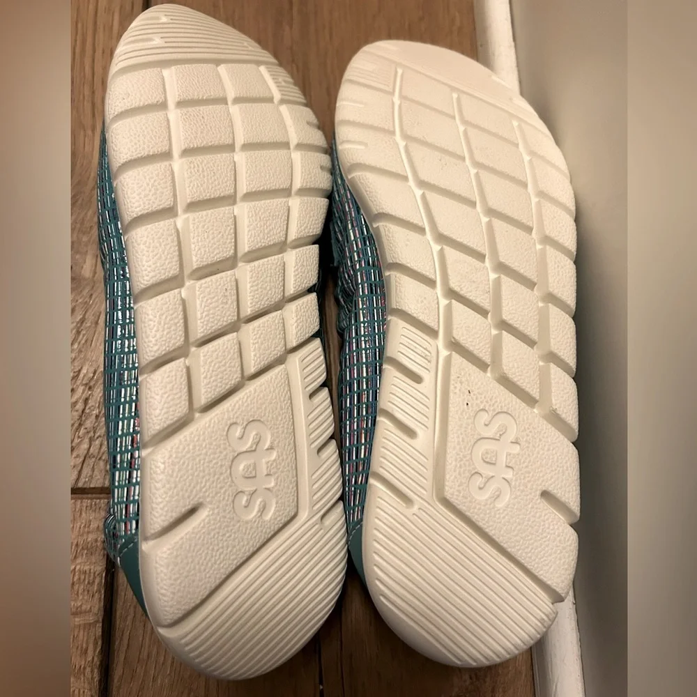 SAS sunny slip